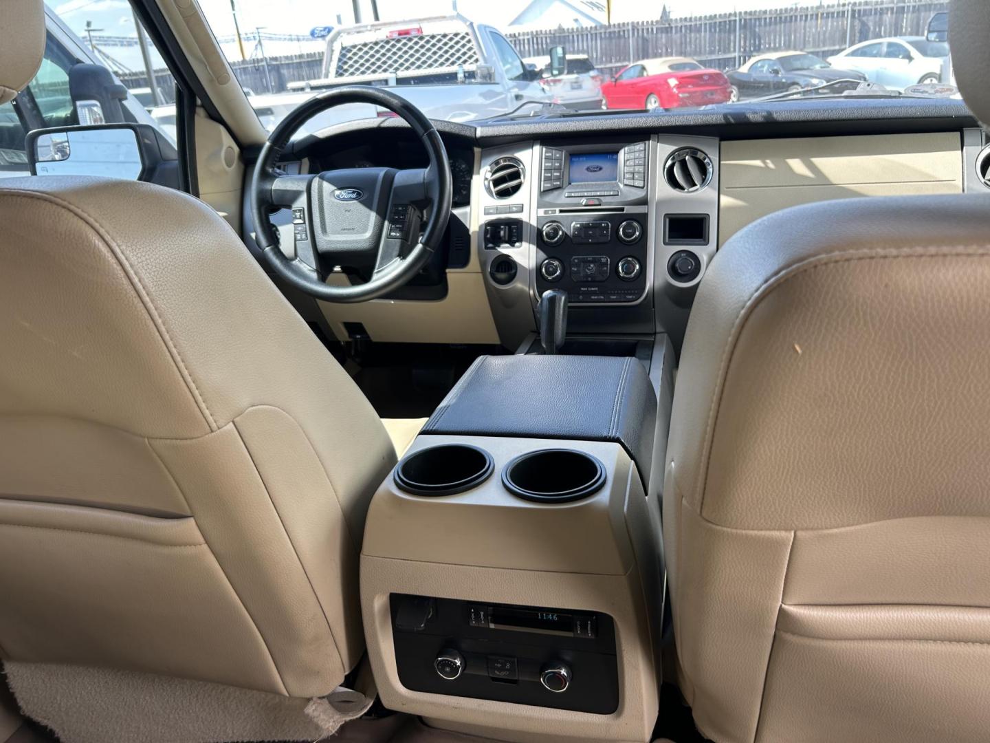 2017 White Ford Expedition XLT 2WD (1FMJU1HTXHE) with an 3.5L V6 DOHC 24V FFV engine, 6A transmission, located at 1687 Business 35 S, New Braunfels, TX, 78130, (830) 625-7159, 29.655487, -98.051491 - Photo#12