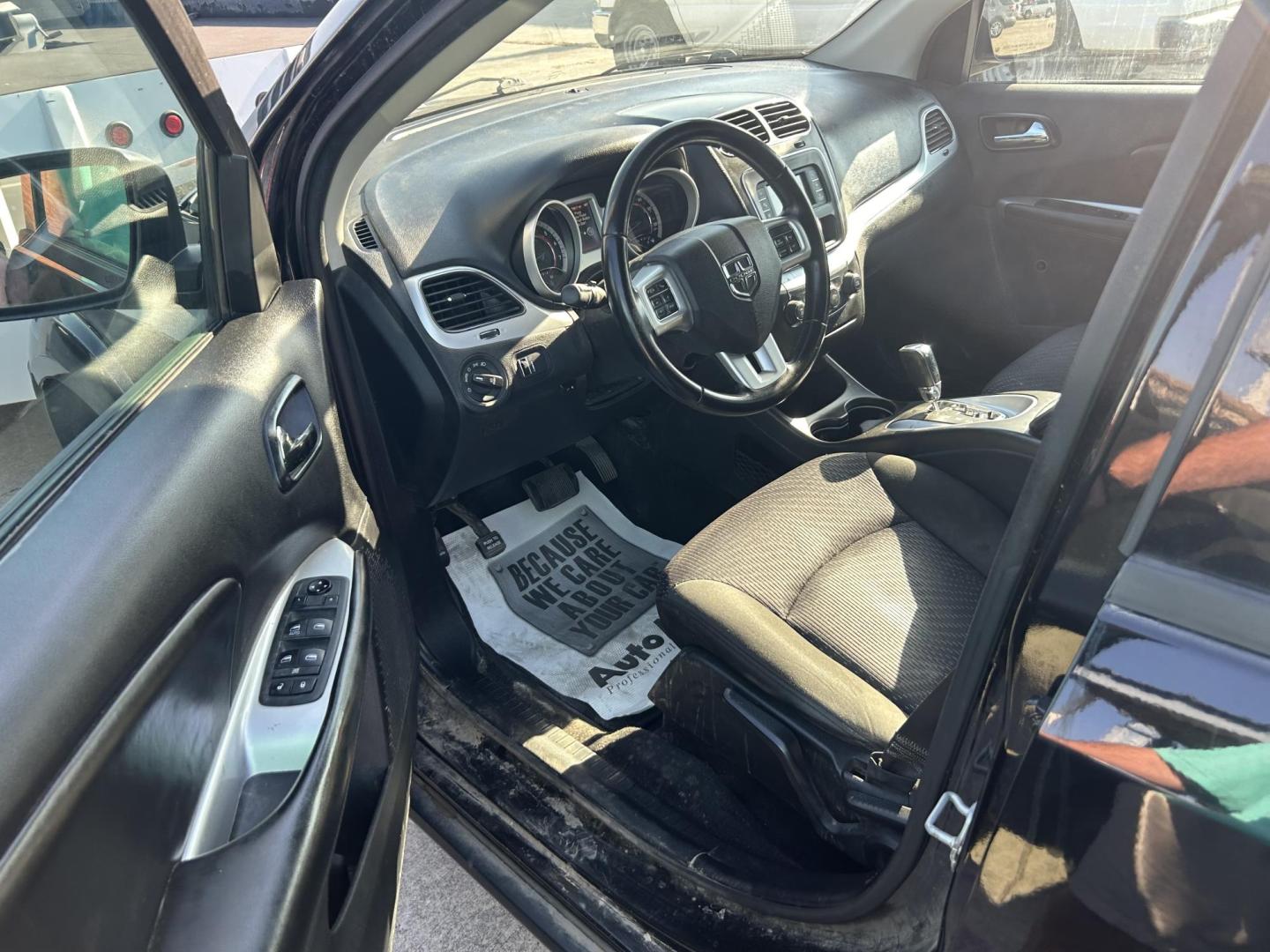 2019 Dodge Journey SE (3C4PDCBB8KT) with an 2.4L L6 DOHC 16V engine, 4A transmission, located at 1687 Business 35 S, New Braunfels, TX, 78130, (830) 625-7159, 29.655487, -98.051491 - Photo#3