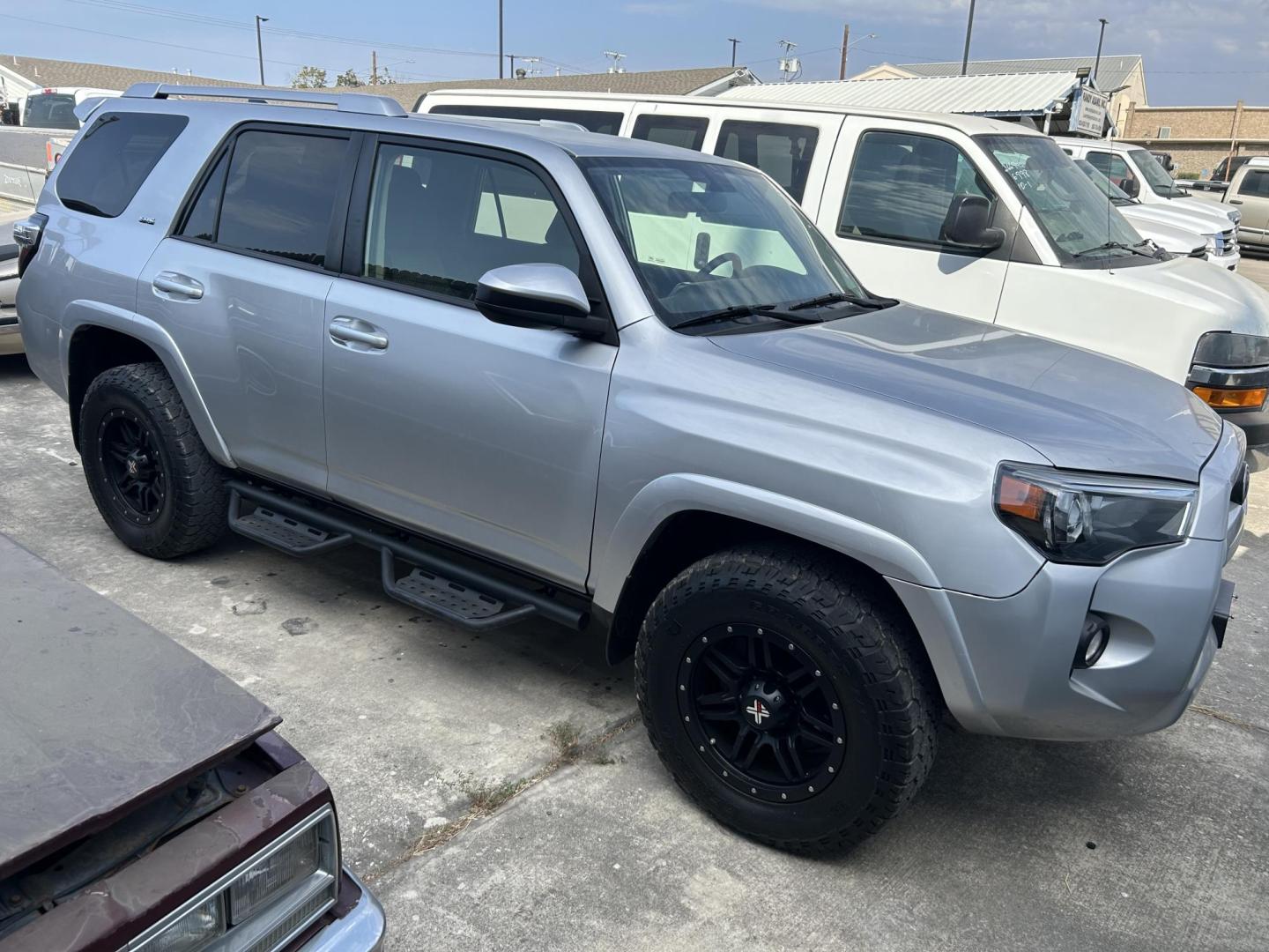 2018 Silver Toyota 4Runner Trail 4WD (JTEBU5JR3J5) with an 4.0L V6 DOHC 24V engine, 5A transmission, located at 1687 Business 35 S, New Braunfels, TX, 78130, (830) 625-7159, 29.655487, -98.051491 - Photo#0