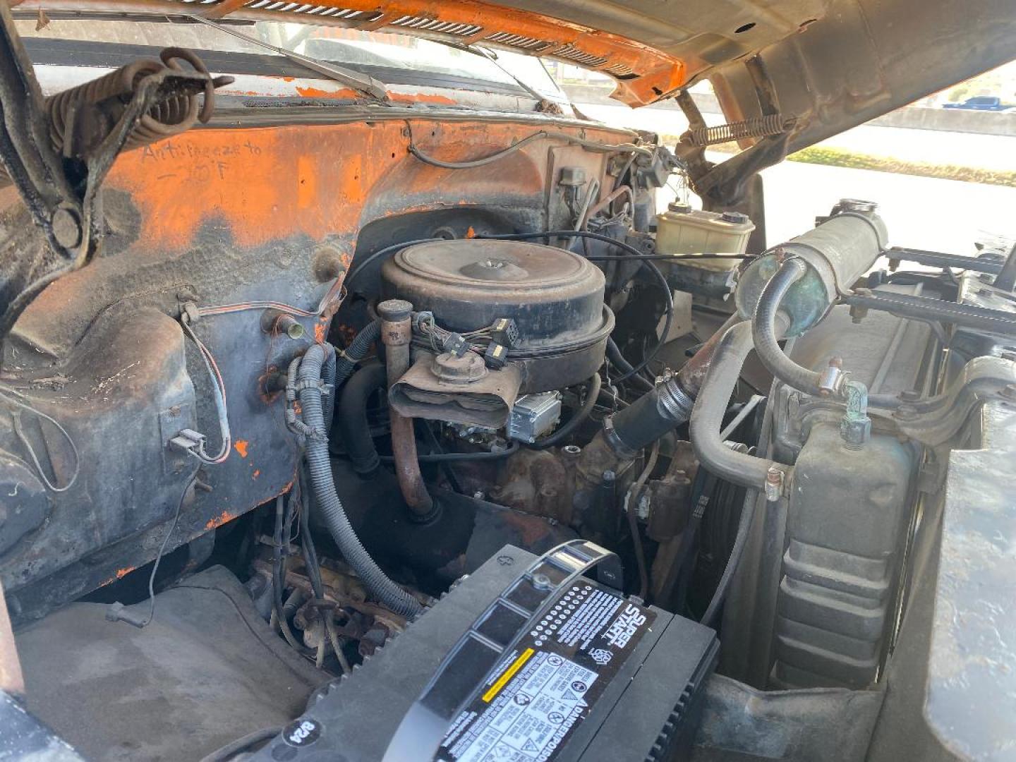 1986 White /Tan GMC C7D042 BUCKET TRUCK - (1GDG7D1B6GV) with an 6.0L V8 GAS engine, Standard transmission, located at 1687 Business 35 S, New Braunfels, TX, 78130, (830) 625-7159, 29.655487, -98.051491 - Photo#12