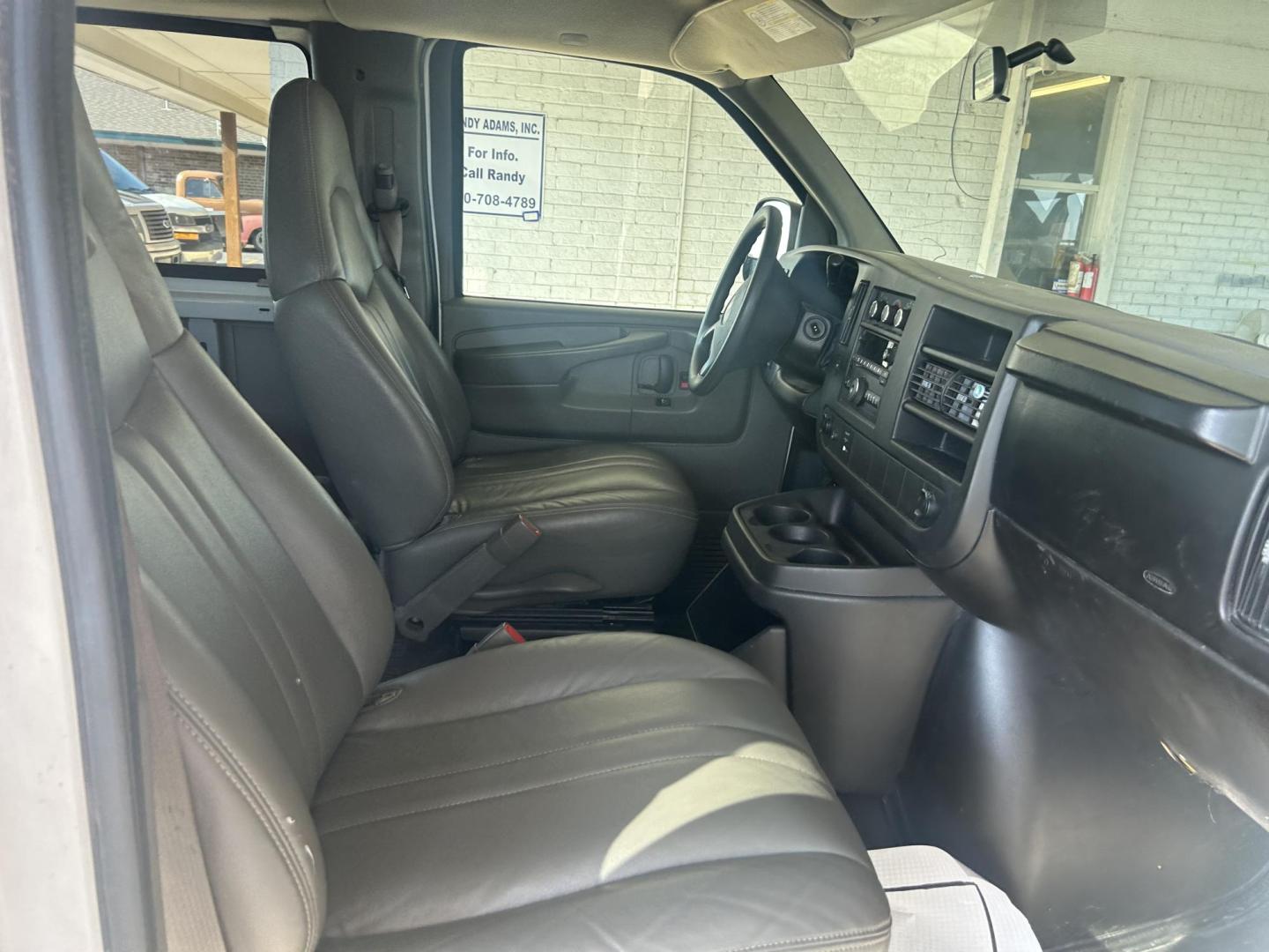 2008 White Chevrolet Express LS 3500 Extended (1GAHG39K781) with an 6.0L V8 OHV 16V engine, 4-Speed Automatic Overdrive transmission, located at 1687 Business 35 S, New Braunfels, TX, 78130, (830) 625-7159, 29.655487, -98.051491 - Photo#6