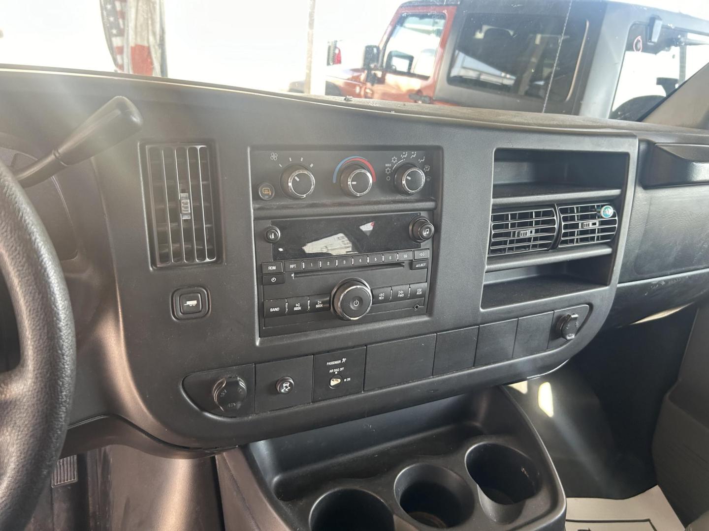 2008 White Chevrolet Express LS 3500 Extended (1GAHG39K781) with an 6.0L V8 OHV 16V engine, 4-Speed Automatic Overdrive transmission, located at 1687 Business 35 S, New Braunfels, TX, 78130, (830) 625-7159, 29.655487, -98.051491 - Photo#12