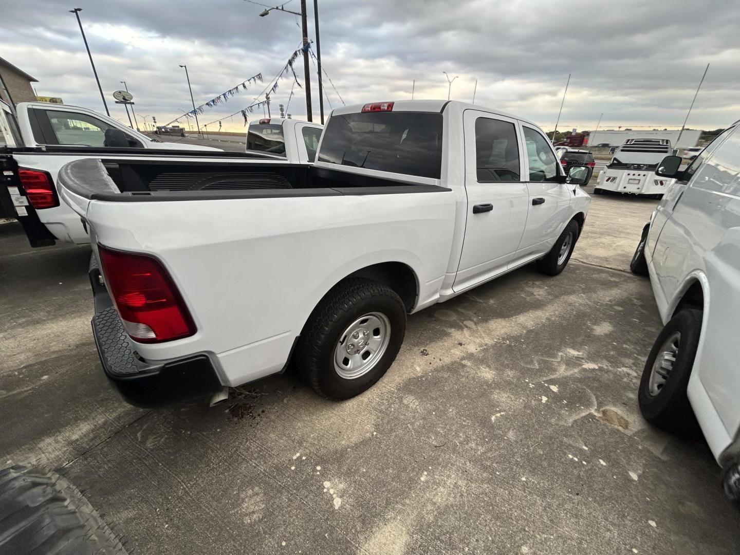 2020 White RAM 1500 Classic Tradesman Crew Cab SWB 2WD (3C6RR6KT1LG) with an 5.7L V8 OHV 16V engine, 8A transmission, located at 1687 Business 35 S, New Braunfels, TX, 78130, (830) 625-7159, 29.655487, -98.051491 - Photo#2