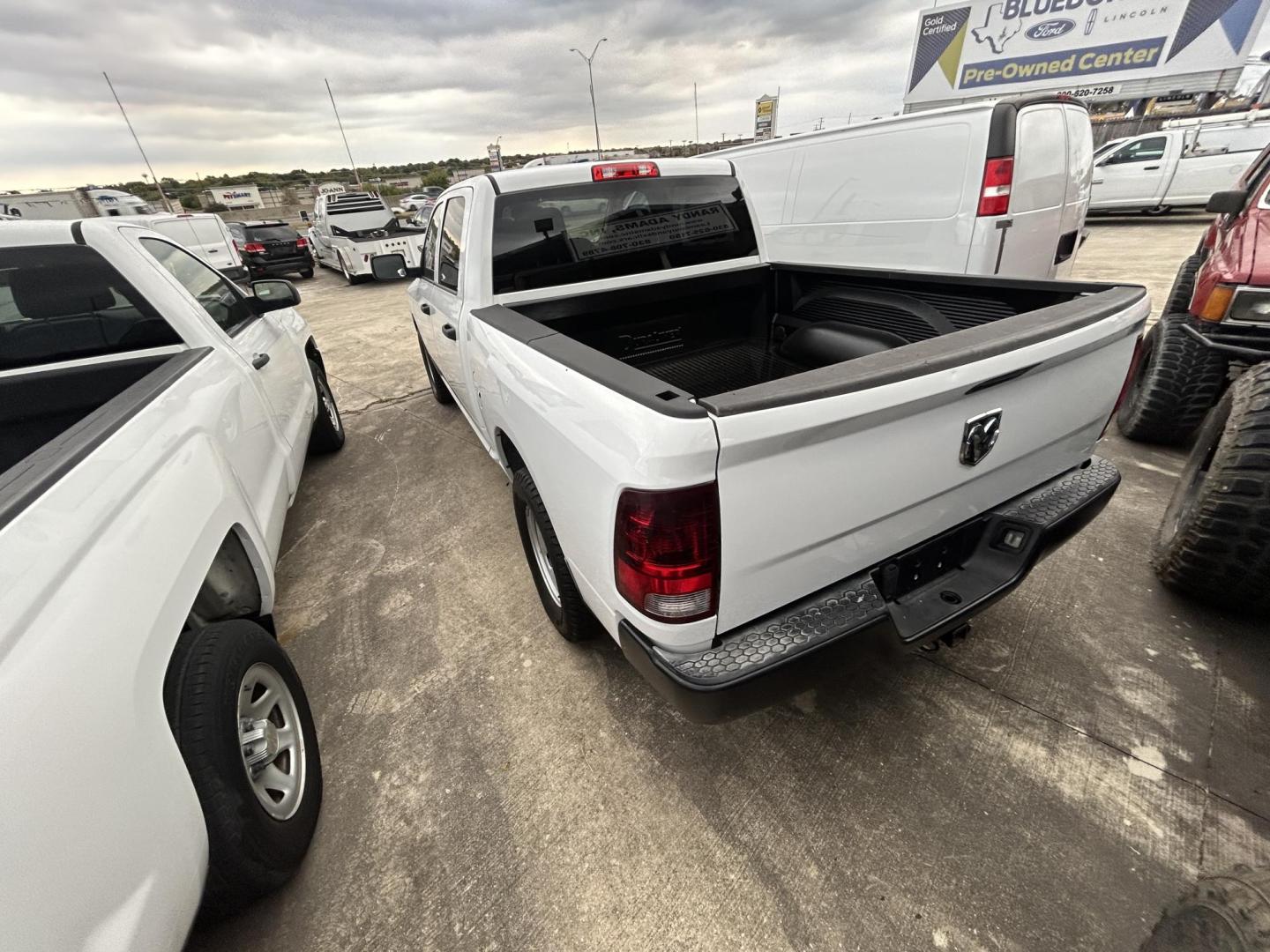 2020 White RAM 1500 Classic Tradesman Crew Cab SWB 2WD (3C6RR6KT1LG) with an 5.7L V8 OHV 16V engine, 8A transmission, located at 1687 Business 35 S, New Braunfels, TX, 78130, (830) 625-7159, 29.655487, -98.051491 - Photo#4