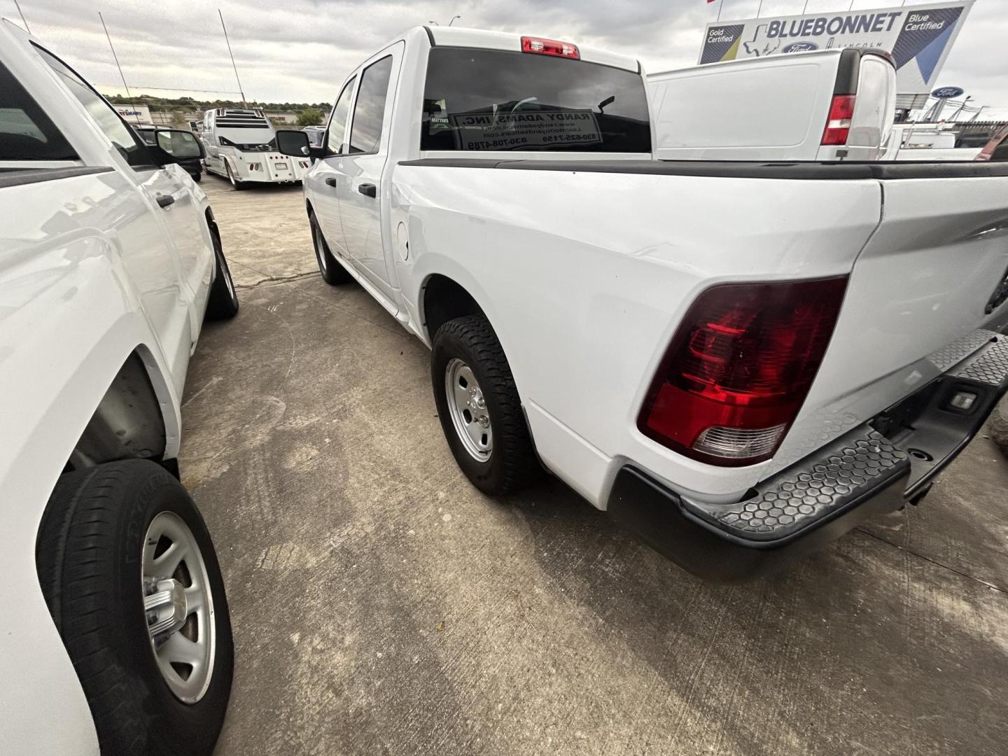 2020 White RAM 1500 Classic Tradesman Crew Cab SWB 2WD (3C6RR6KT1LG) with an 5.7L V8 OHV 16V engine, 8A transmission, located at 1687 Business 35 S, New Braunfels, TX, 78130, (830) 625-7159, 29.655487, -98.051491 - Photo#5