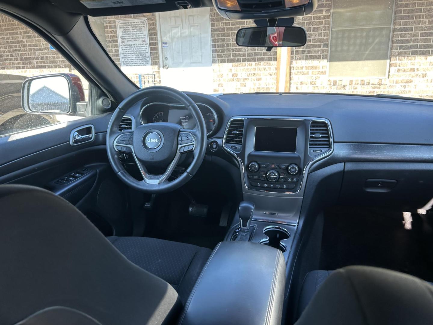 2018 Red Jeep Grand Cherokee Laredo 2WD (1C4RJEAG6JC) with an 3.6L V6 DOHC 24V engine, 8A transmission, located at 1687 Business 35 S, New Braunfels, TX, 78130, (830) 625-7159, 29.655487, -98.051491 - Photo#5