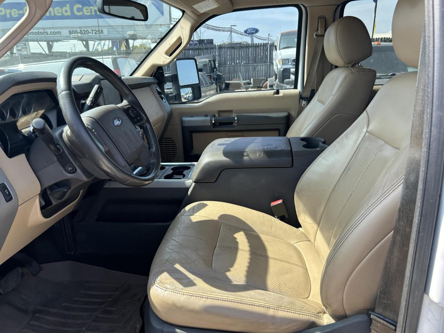 2015 White Ford F-250 SD King Ranch Crew Cab 4WD (1FT7W2BT6FE) with an 6.7L V8 OHV 16V DIESEL engine, 6-Speed Automatic transmission, located at 1687 Business 35 S, New Braunfels, TX, 78130, (830) 625-7159, 29.655487, -98.051491 - Photo#14