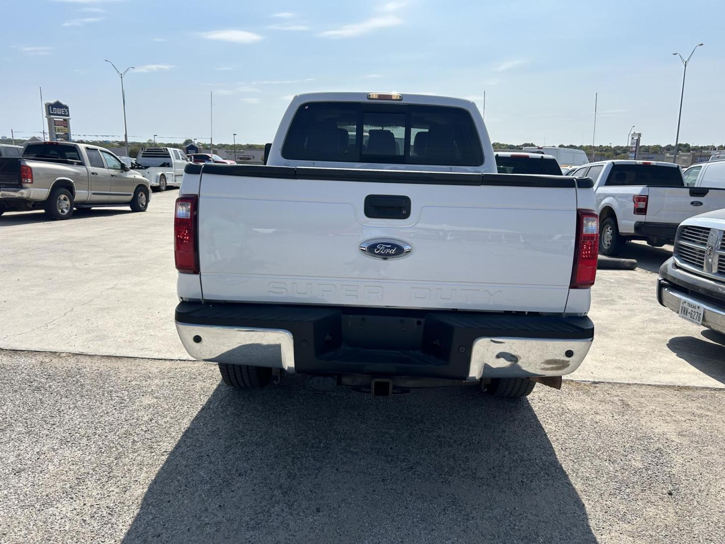 2015 White Ford F-250 SD King Ranch Crew Cab 4WD (1FT7W2BT6FE) with an 6.7L V8 OHV 16V DIESEL engine, 6-Speed Automatic transmission, located at 1687 Business 35 S, New Braunfels, TX, 78130, (830) 625-7159, 29.655487, -98.051491 - Photo#8