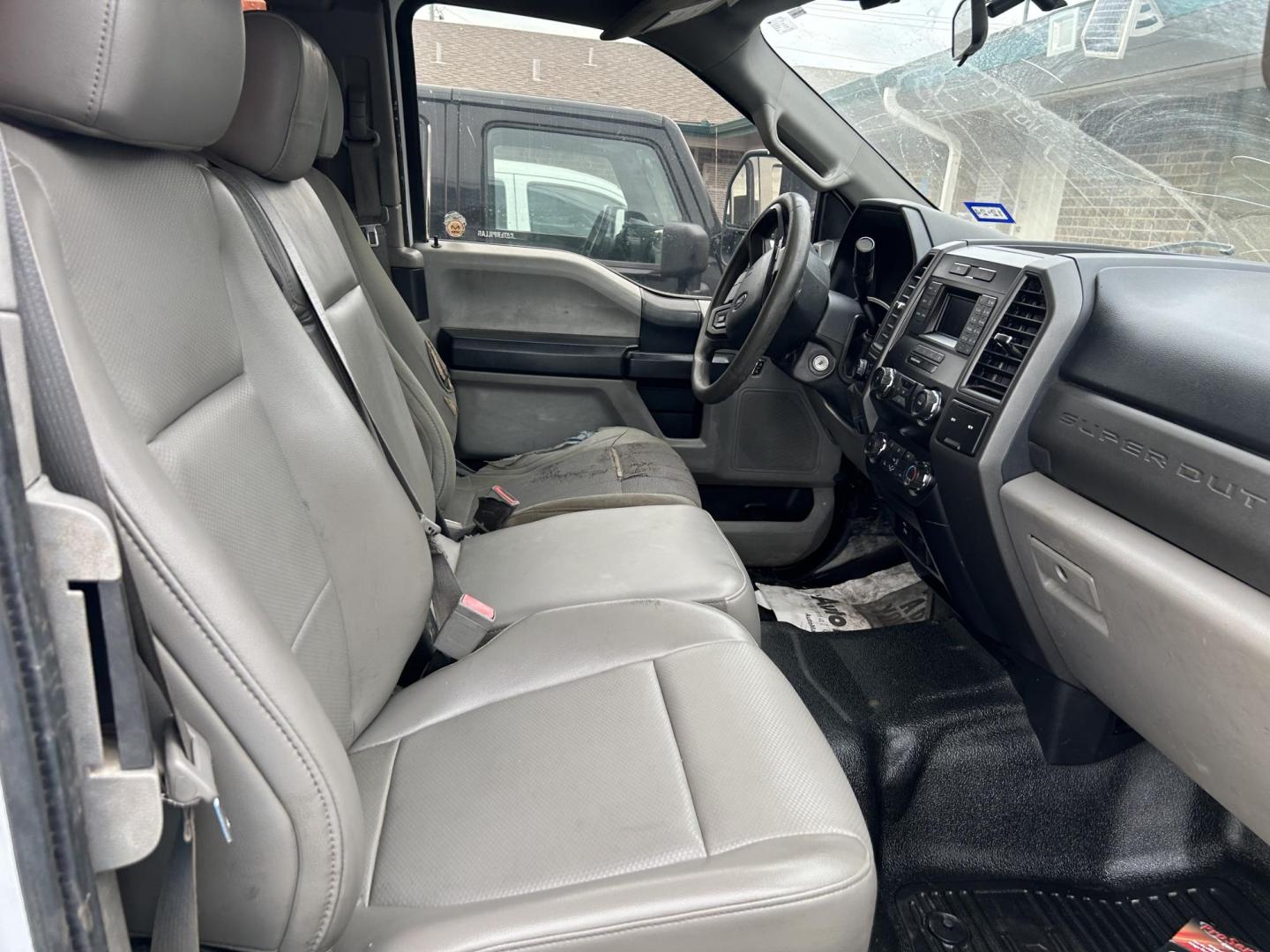 2019 White Ford F-350 SD XL SuperCab 4WD (1FD7X3B62KE) with an 6.2L V8 OHV 16V engine, 6A transmission, located at 1687 Business 35 S, New Braunfels, TX, 78130, (830) 625-7159, 29.655487, -98.051491 - Photo#0