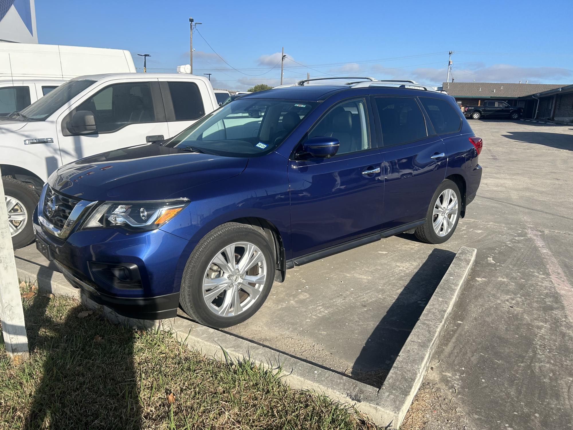 photo of 2019 Nissan Pathfinder Platinum 2WD