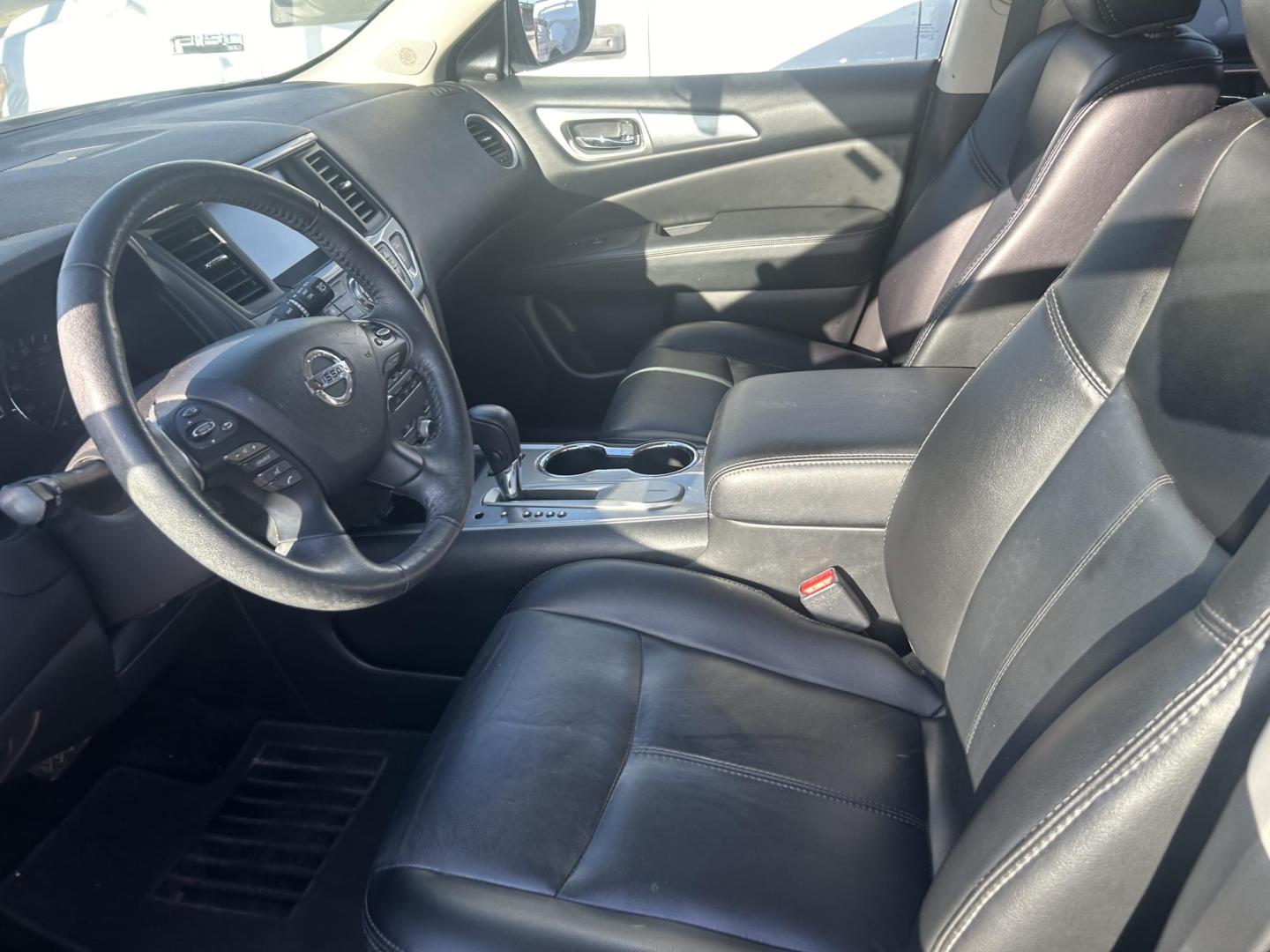 2019 Blue Nissan Pathfinder Platinum 2WD (5N1DR2MN5KC) with an 3.5L V6 DOHC 24V engine, CVT transmission, located at 1687 Business 35 S, New Braunfels, TX, 78130, (830) 625-7159, 29.655487, -98.051491 - Photo#11