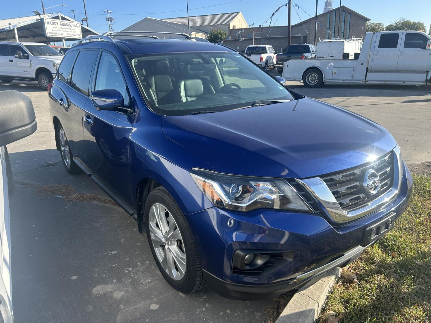 2019 Blue Nissan Pathfinder Platinum 2WD (5N1DR2MN5KC) with an 3.5L V6 DOHC 24V engine, CVT transmission, located at 1687 Business 35 S, New Braunfels, TX, 78130, (830) 625-7159, 29.655487, -98.051491 - Photo#2