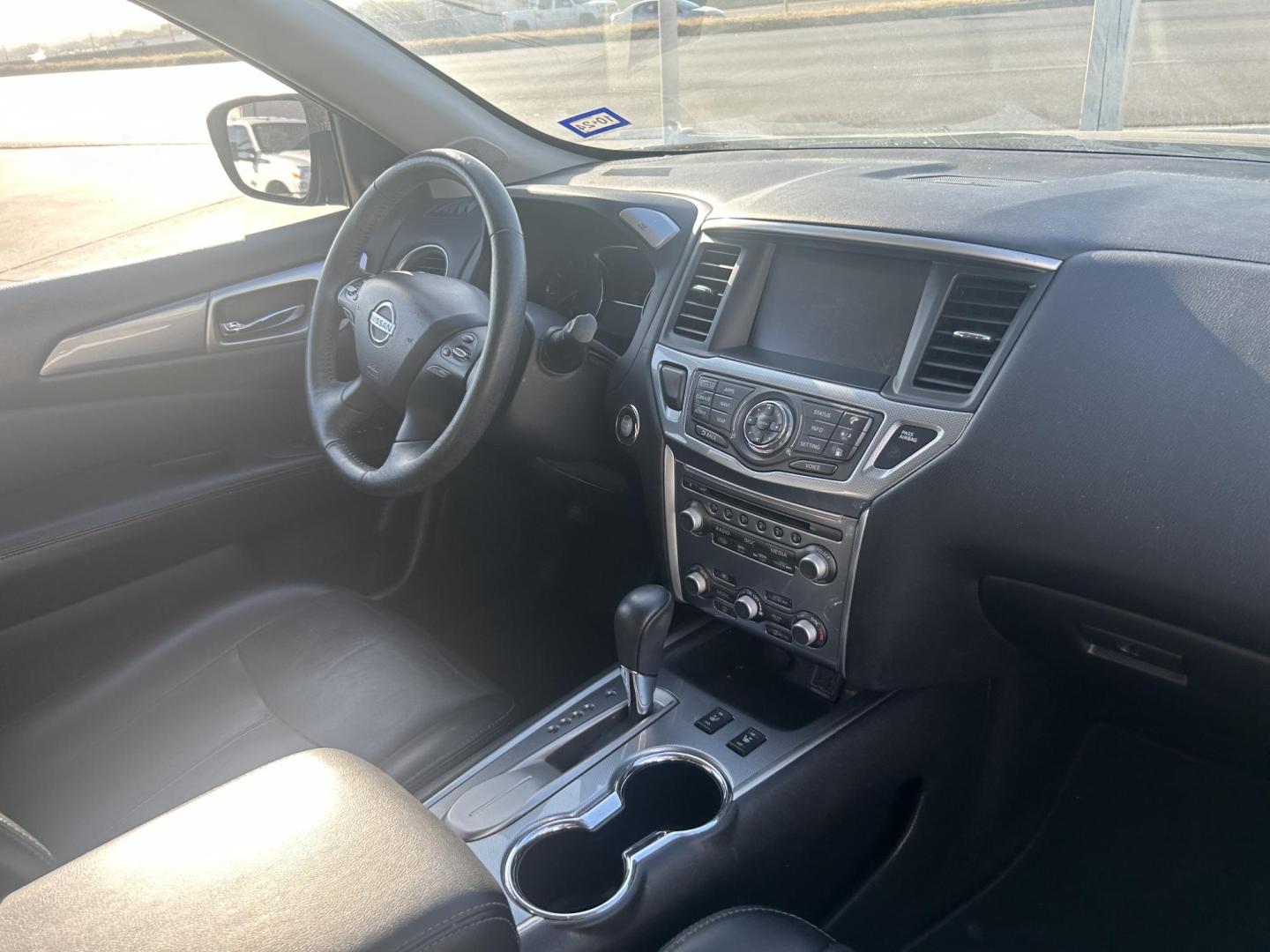 2019 Blue Nissan Pathfinder Platinum 2WD (5N1DR2MN5KC) with an 3.5L V6 DOHC 24V engine, CVT transmission, located at 1687 Business 35 S, New Braunfels, TX, 78130, (830) 625-7159, 29.655487, -98.051491 - Photo#3