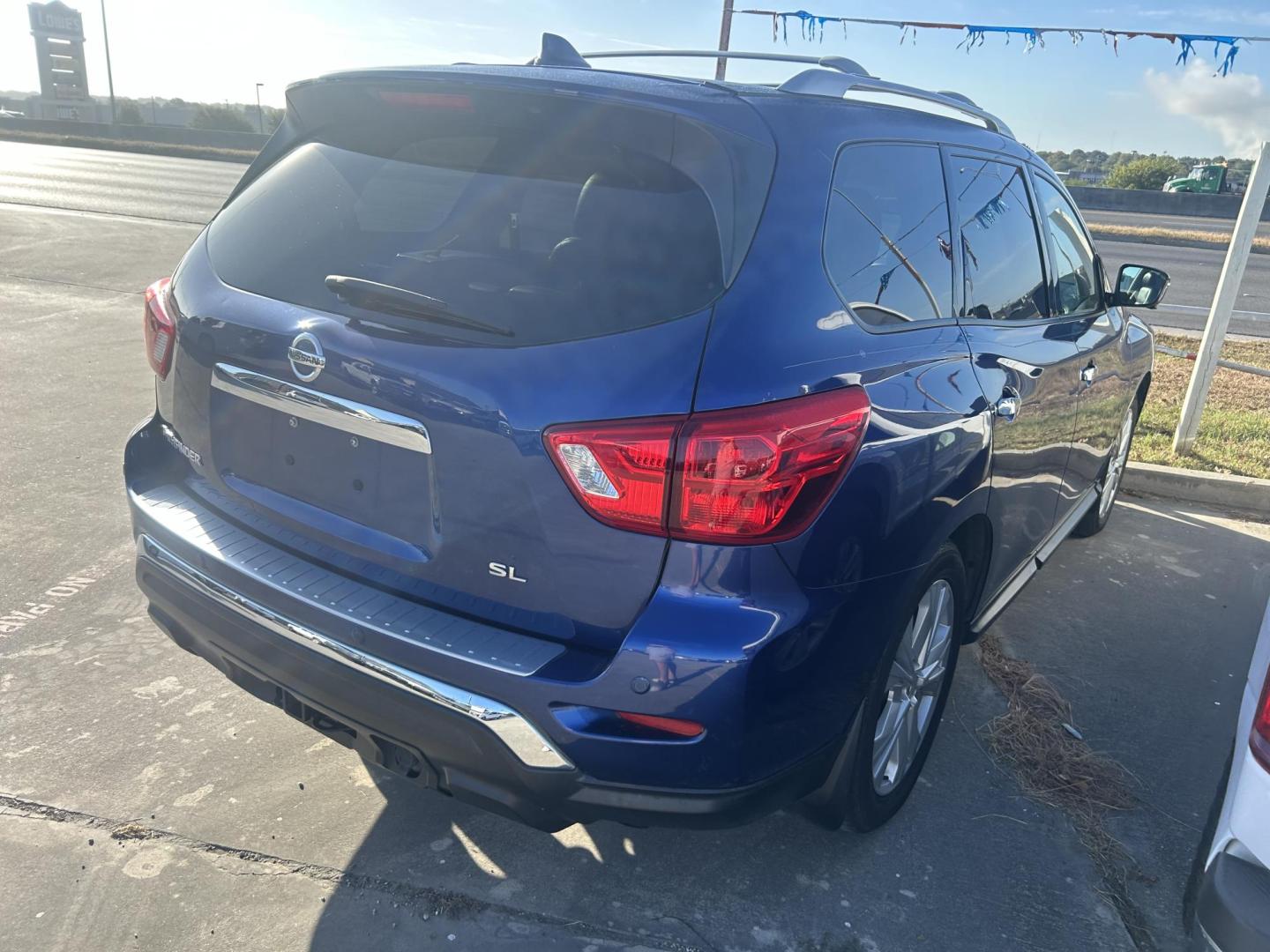 2019 Blue Nissan Pathfinder Platinum 2WD (5N1DR2MN5KC) with an 3.5L V6 DOHC 24V engine, CVT transmission, located at 1687 Business 35 S, New Braunfels, TX, 78130, (830) 625-7159, 29.655487, -98.051491 - Photo#6