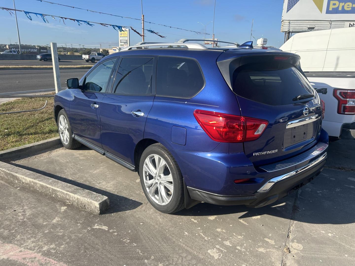 2019 Blue Nissan Pathfinder Platinum 2WD (5N1DR2MN5KC) with an 3.5L V6 DOHC 24V engine, CVT transmission, located at 1687 Business 35 S, New Braunfels, TX, 78130, (830) 625-7159, 29.655487, -98.051491 - Photo#7