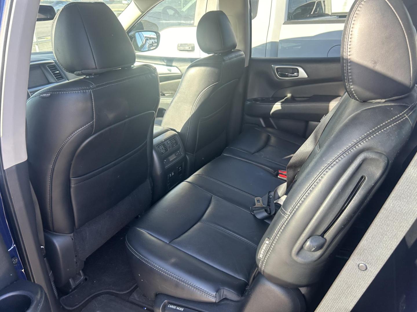 2019 Blue Nissan Pathfinder Platinum 2WD (5N1DR2MN5KC) with an 3.5L V6 DOHC 24V engine, CVT transmission, located at 1687 Business 35 S, New Braunfels, TX, 78130, (830) 625-7159, 29.655487, -98.051491 - Photo#9