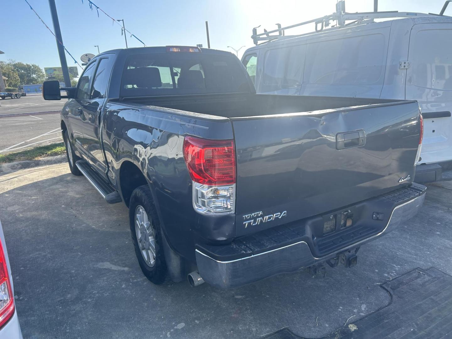 2007 Grey Toyota Tundra SR5 Double Cab LB 6AT 4WD (5TFBV54137X) with an 5.7L V8 DOHC 32V engine, 6-Speed Automatic Overdrive transmission, located at 1687 Business 35 S, New Braunfels, TX, 78130, (830) 625-7159, 29.655487, -98.051491 - Photo#1