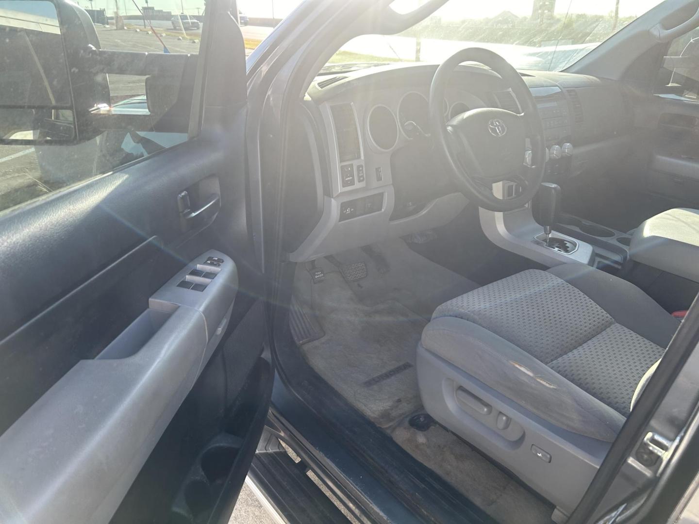 2007 Grey Toyota Tundra SR5 Double Cab LB 6AT 4WD (5TFBV54137X) with an 5.7L V8 DOHC 32V engine, 6-Speed Automatic Overdrive transmission, located at 1687 Business 35 S, New Braunfels, TX, 78130, (830) 625-7159, 29.655487, -98.051491 - Photo#6