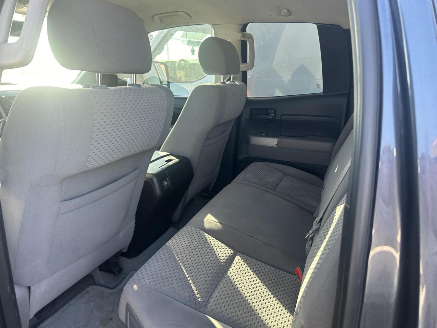 2007 Grey Toyota Tundra SR5 Double Cab LB 6AT 4WD (5TFBV54137X) with an 5.7L V8 DOHC 32V engine, 6-Speed Automatic Overdrive transmission, located at 1687 Business 35 S, New Braunfels, TX, 78130, (830) 625-7159, 29.655487, -98.051491 - Photo#12