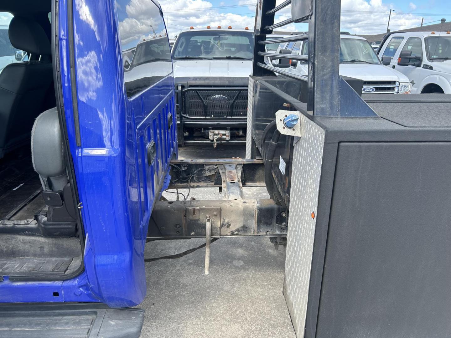 2016 Blue Ford F-550 Crew Cab DRW 2WD (1FD0W5GTXGE) with an 6.7L V8 OHV 16V DIESEL engine, located at 1687 Business 35 S, New Braunfels, TX, 78130, (830) 625-7159, 29.655487, -98.051491 - Photo#11