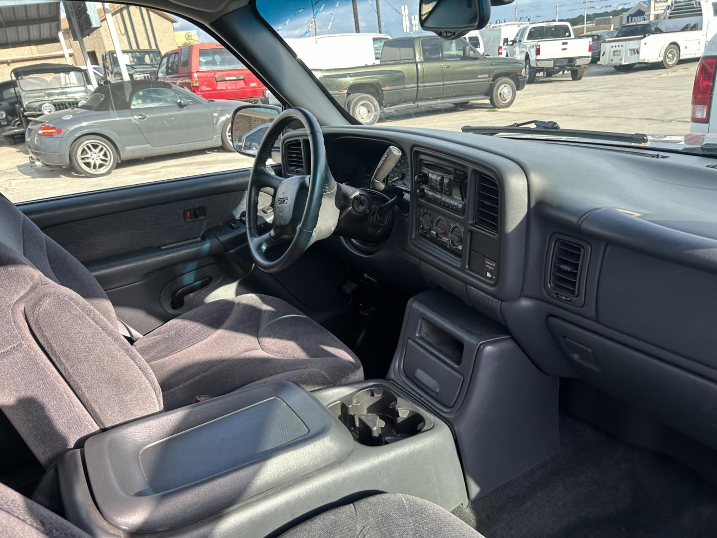 2001 Blue GMC Sierra 1500 SL Ext. Cab Long Bed 2WD (2GTEC19T311) with an 5.3L V8 OHV 16V engine, 4-Speed Automatic Overdrive transmission, located at 1687 Business 35 S, New Braunfels, TX, 78130, (830) 625-7159, 29.655487, -98.051491 - Photo#2