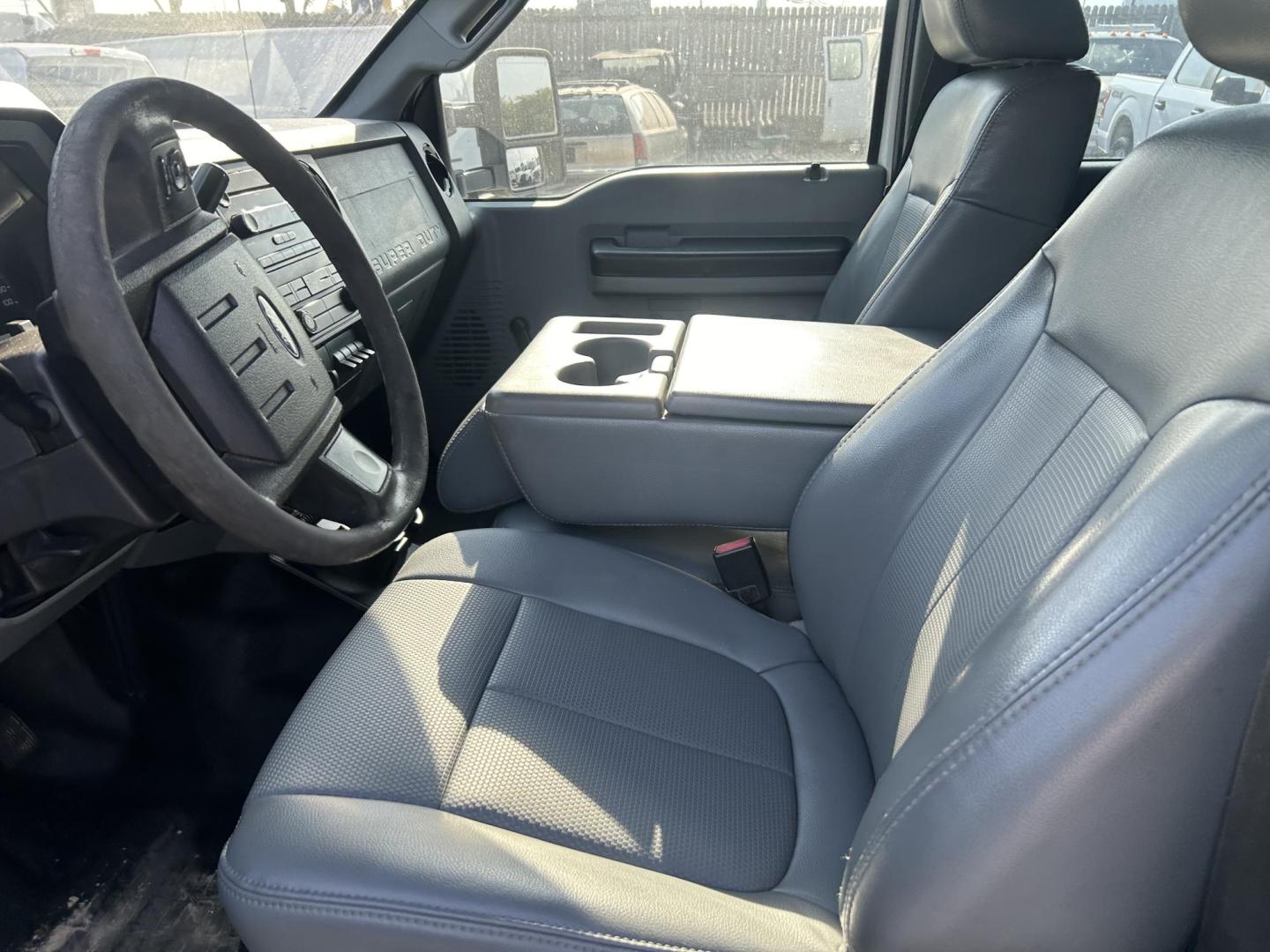 2011 White Ford F-550 Crew Cab DRW 2WD (1FD0W5GT4BE) with an 6.7L V8 OHV 16V DIESEL engine, located at 1687 Business 35 S, New Braunfels, TX, 78130, (830) 625-7159, 29.655487, -98.051491 - Photo#6