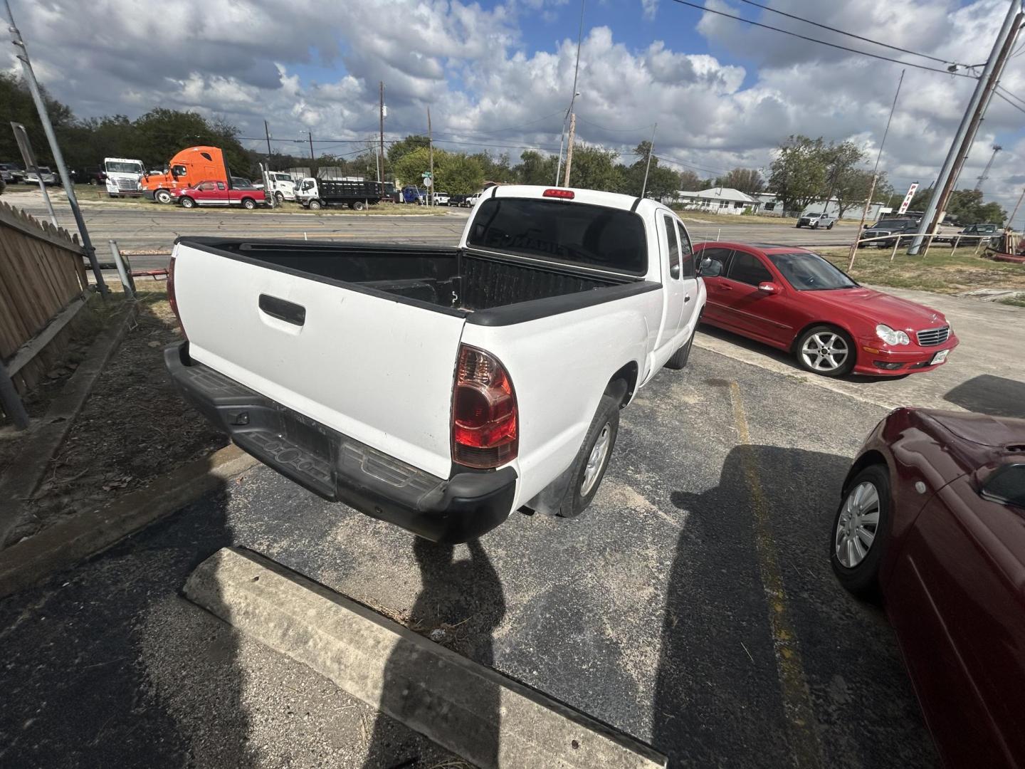 2015 Toyota Tacoma Access Cab I4 4AT 2WD (5TFTX4CN5FX) with an 2.7L L4 DOHC 16V engine, 4-Speed Automatic transmission, located at 1687 Business 35 S, New Braunfels, TX, 78130, (830) 625-7159, 29.655487, -98.051491 - Photo#3