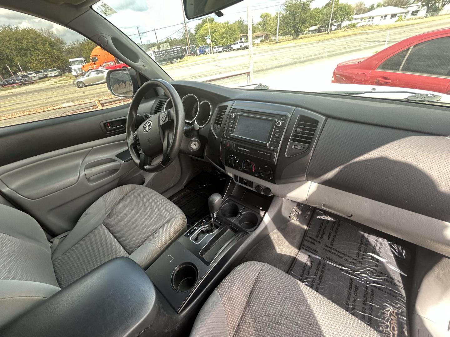 2015 Toyota Tacoma Access Cab I4 4AT 2WD (5TFTX4CN5FX) with an 2.7L L4 DOHC 16V engine, 4-Speed Automatic transmission, located at 1687 Business 35 S, New Braunfels, TX, 78130, (830) 625-7159, 29.655487, -98.051491 - Photo#6