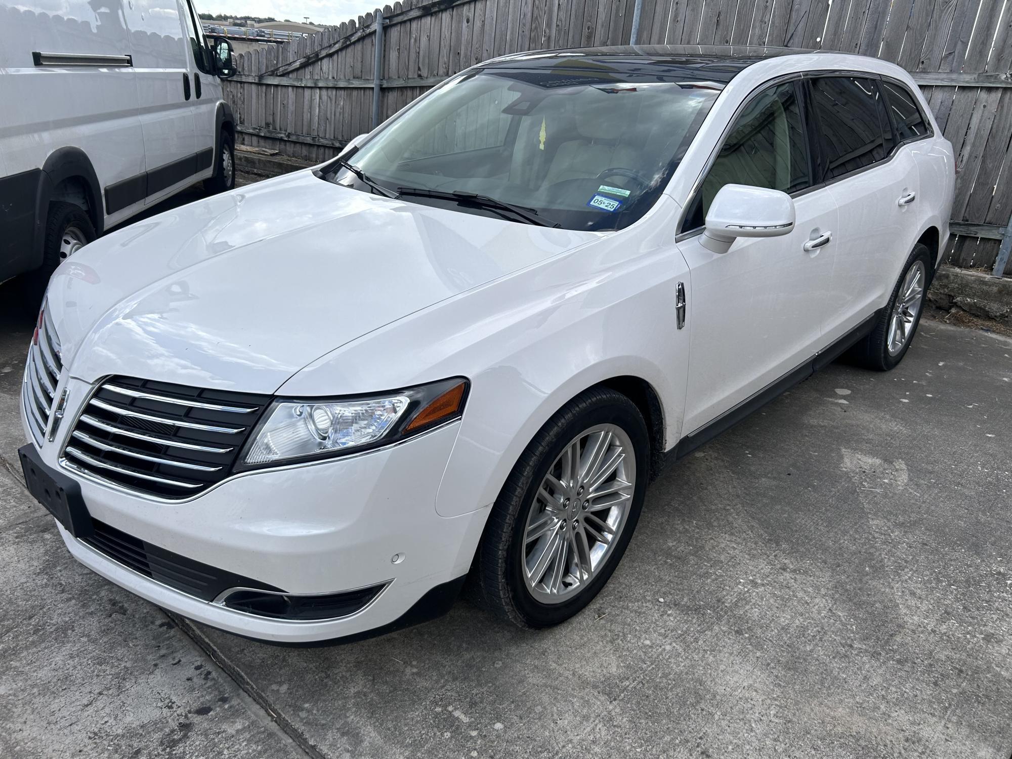 photo of 2018 Lincoln MKT Reserve