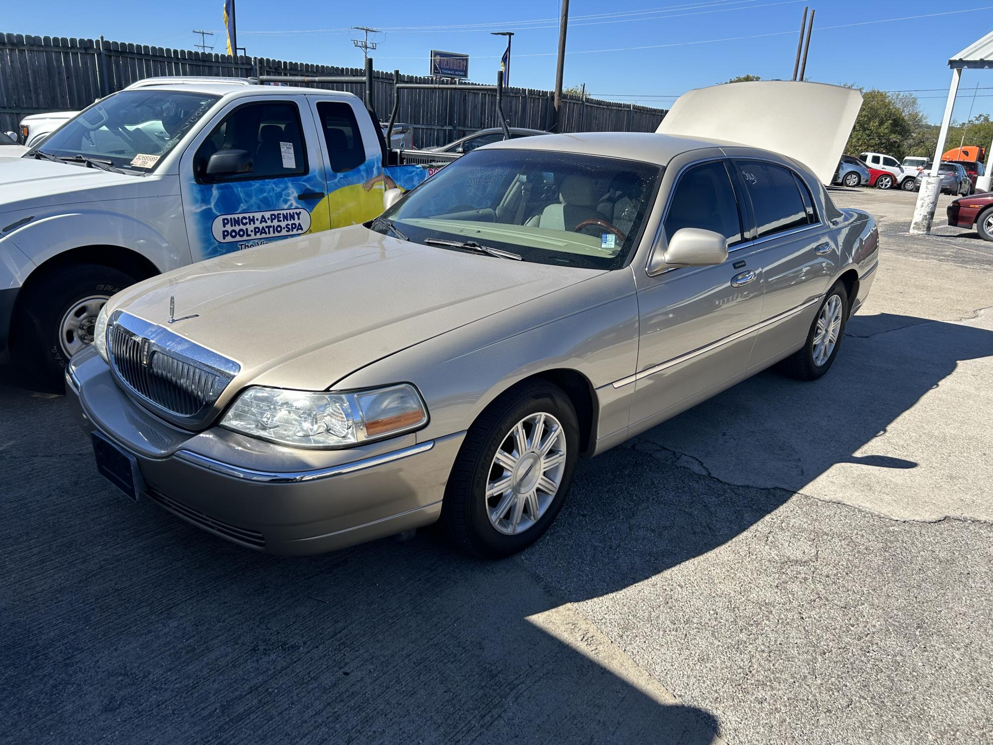 photo of 2009 Lincoln Town Car Signature Limited