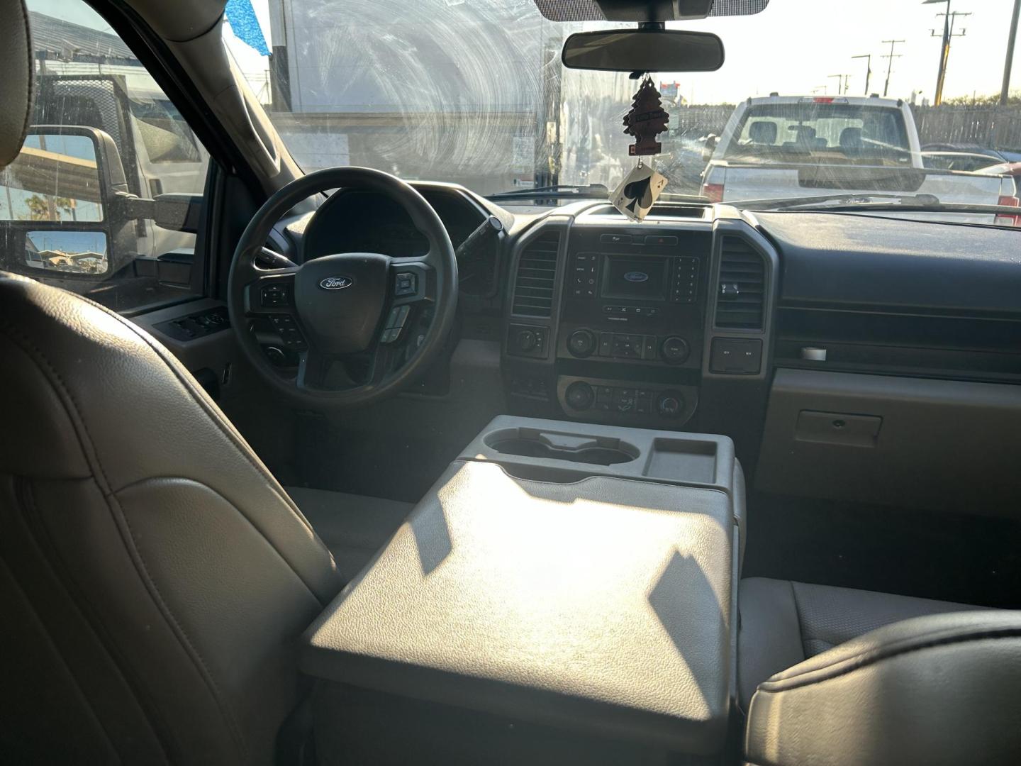 2022 White Ford F-250 SD XL Crew Cab 4WD (1FT7W2B6XNE) with an 6.2L V8 OHV 16V engine, 6A transmission, located at 1687 Business 35 S, New Braunfels, TX, 78130, (830) 625-7159, 29.655487, -98.051491 - Photo#10