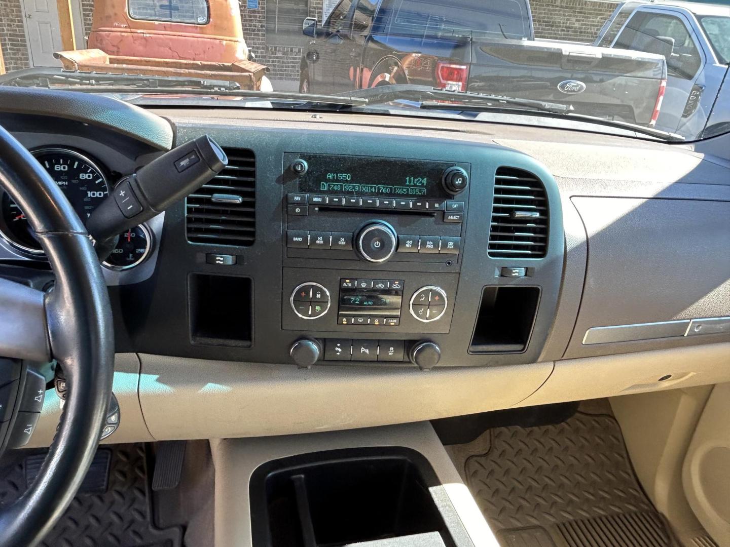 2013 Green Chevrolet Silverado 1500 LT Crew Cab 2WD (3GCPCSE02DG) with an 5.3L V8 OHV 16V FFV engine, 6-Speed Automatic transmission, located at 1687 Business 35 S, New Braunfels, TX, 78130, (830) 625-7159, 29.655487, -98.051491 - Photo#14