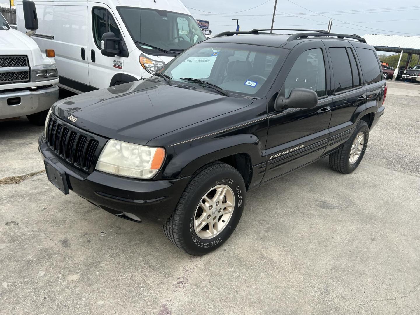 1999 Black Jeep Grand Cherokee Limited 4WD (1J4GW68NXXC) with an 4.7L V8 SOHC 16V engine, 4-Speed Automatic Overdrive transmission, located at 1687 Business 35 S, New Braunfels, TX, 78130, (830) 625-7159, 29.655487, -98.051491 - Photo#0