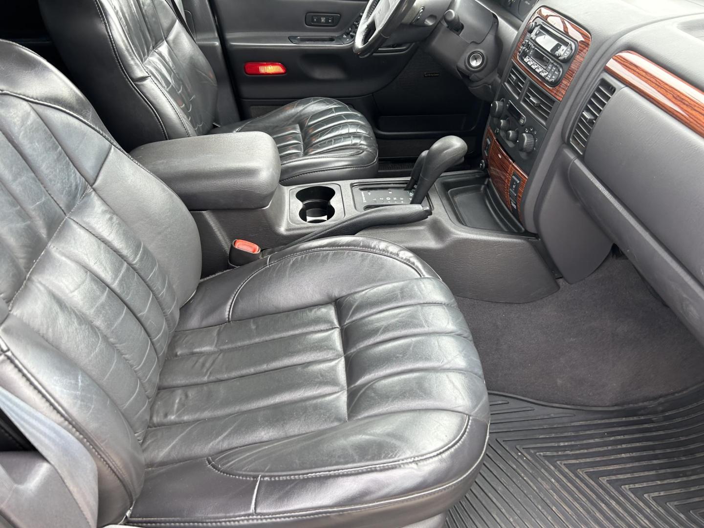 1999 Black Jeep Grand Cherokee Limited 4WD (1J4GW68NXXC) with an 4.7L V8 SOHC 16V engine, 4-Speed Automatic Overdrive transmission, located at 1687 Business 35 S, New Braunfels, TX, 78130, (830) 625-7159, 29.655487, -98.051491 - Photo#1