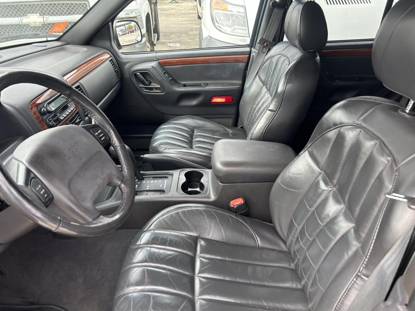 1999 Black Jeep Grand Cherokee Limited 4WD (1J4GW68NXXC) with an 4.7L V8 SOHC 16V engine, 4-Speed Automatic Overdrive transmission, located at 1687 Business 35 S, New Braunfels, TX, 78130, (830) 625-7159, 29.655487, -98.051491 - Photo#11