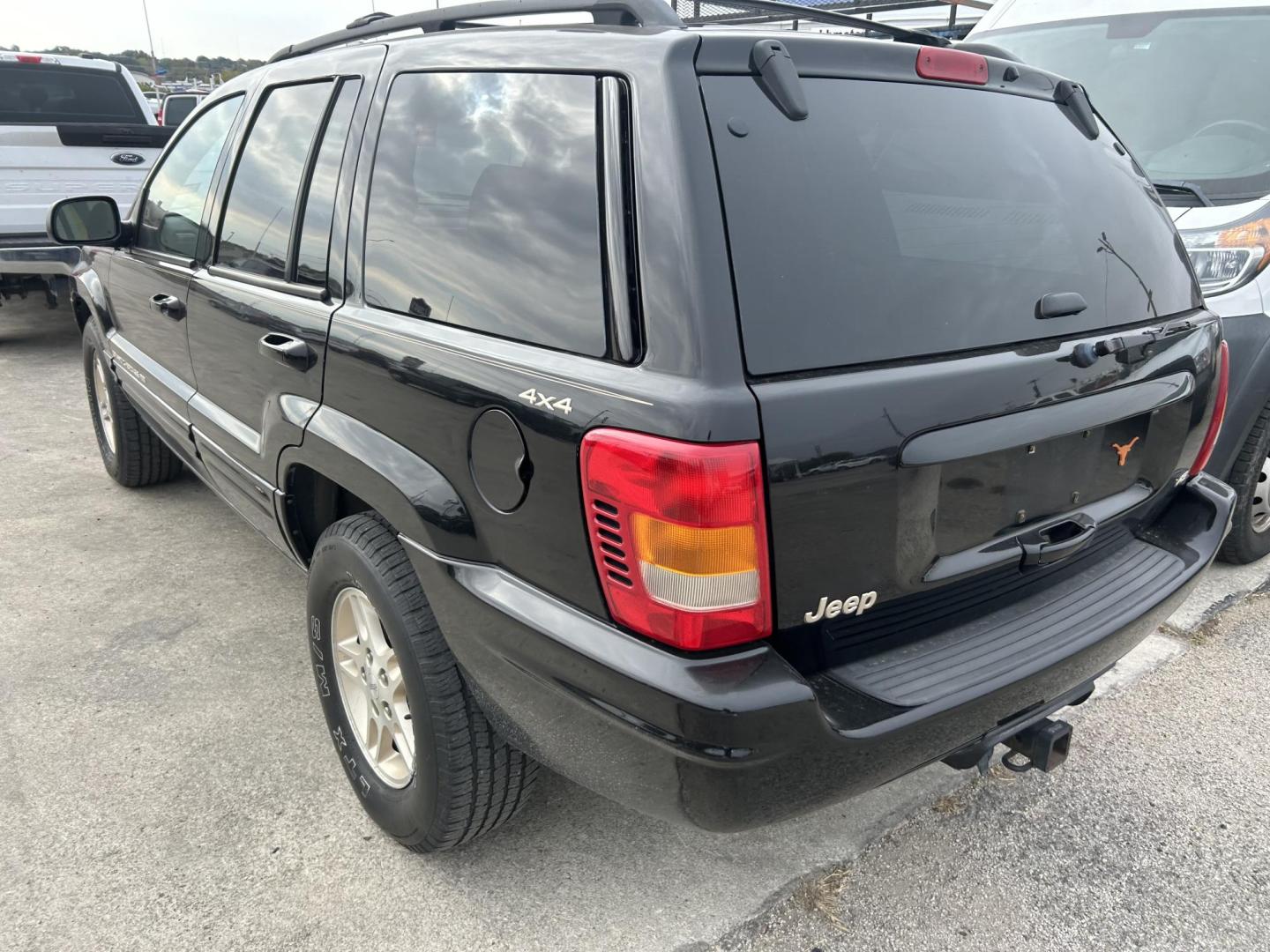 1999 Black Jeep Grand Cherokee Limited 4WD (1J4GW68NXXC) with an 4.7L V8 SOHC 16V engine, 4-Speed Automatic Overdrive transmission, located at 1687 Business 35 S, New Braunfels, TX, 78130, (830) 625-7159, 29.655487, -98.051491 - Photo#8