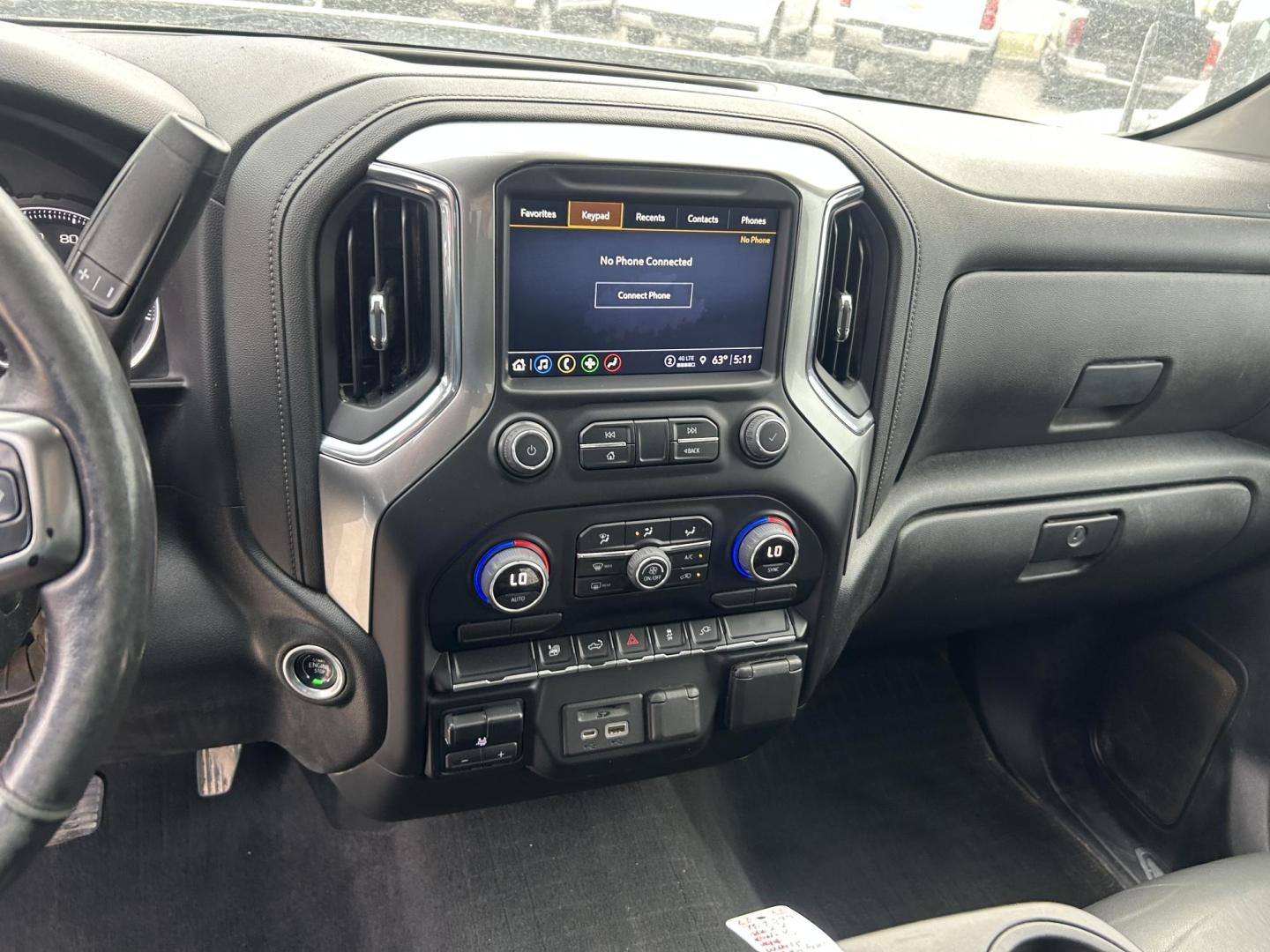 2022 White Chevrolet Silverado 2500HD LT Crew Cab Short Box 4WD (1GC4YNE77NF) with an 6.6L V8 OHV 16V engine, 6A transmission, located at 1687 Business 35 S, New Braunfels, TX, 78130, (830) 625-7159, 29.655487, -98.051491 - Photo#13