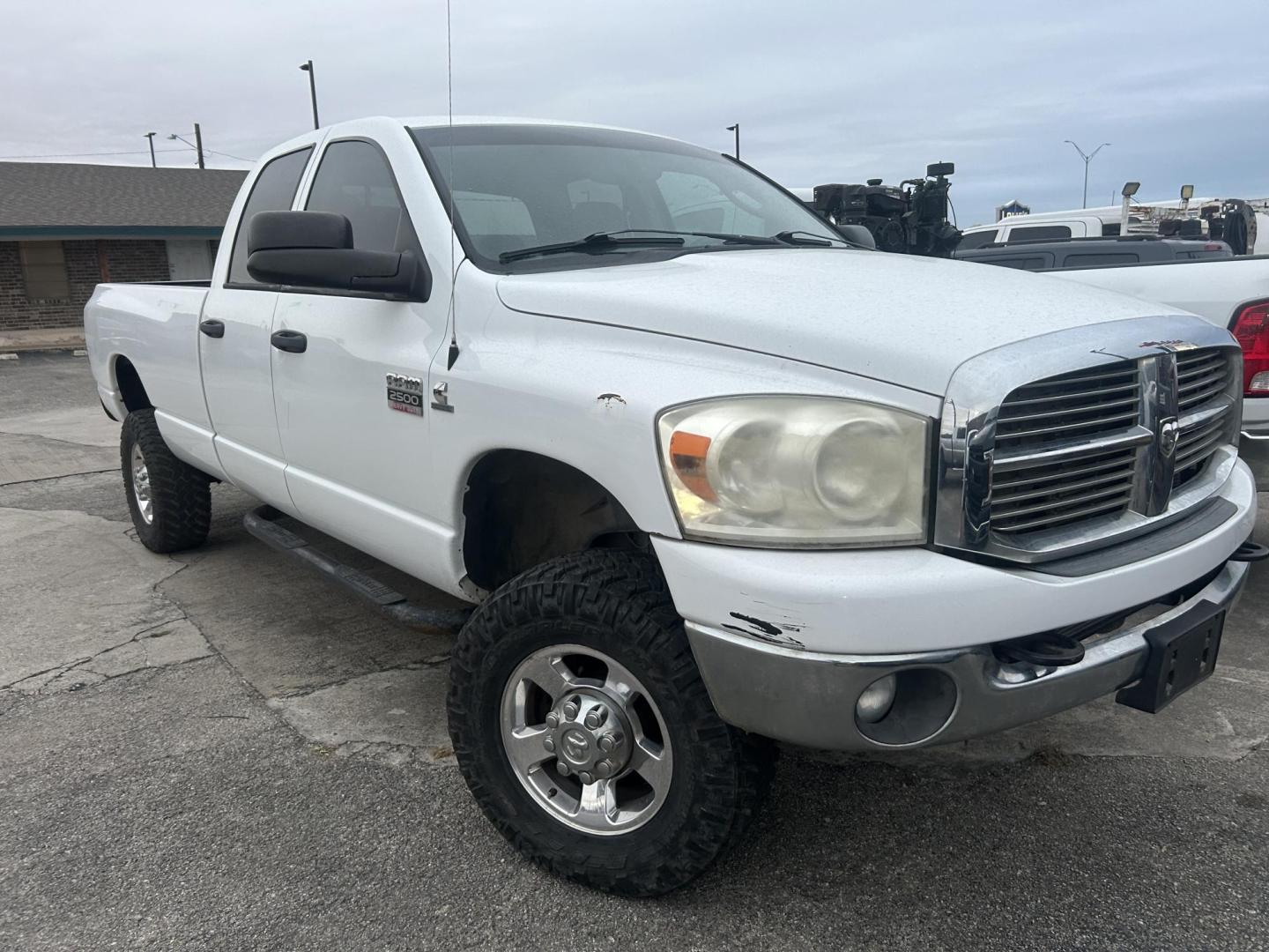 2009 White Dodge Ram 2500 Laramie Quad Cab LWB 4WD (3D7KS28L29G) with an 6.7L L6 OHV 24V TURBO DIESEL engine, located at 1687 Business 35 S, New Braunfels, TX, 78130, (830) 625-7159, 29.655487, -98.051491 - Photo#2