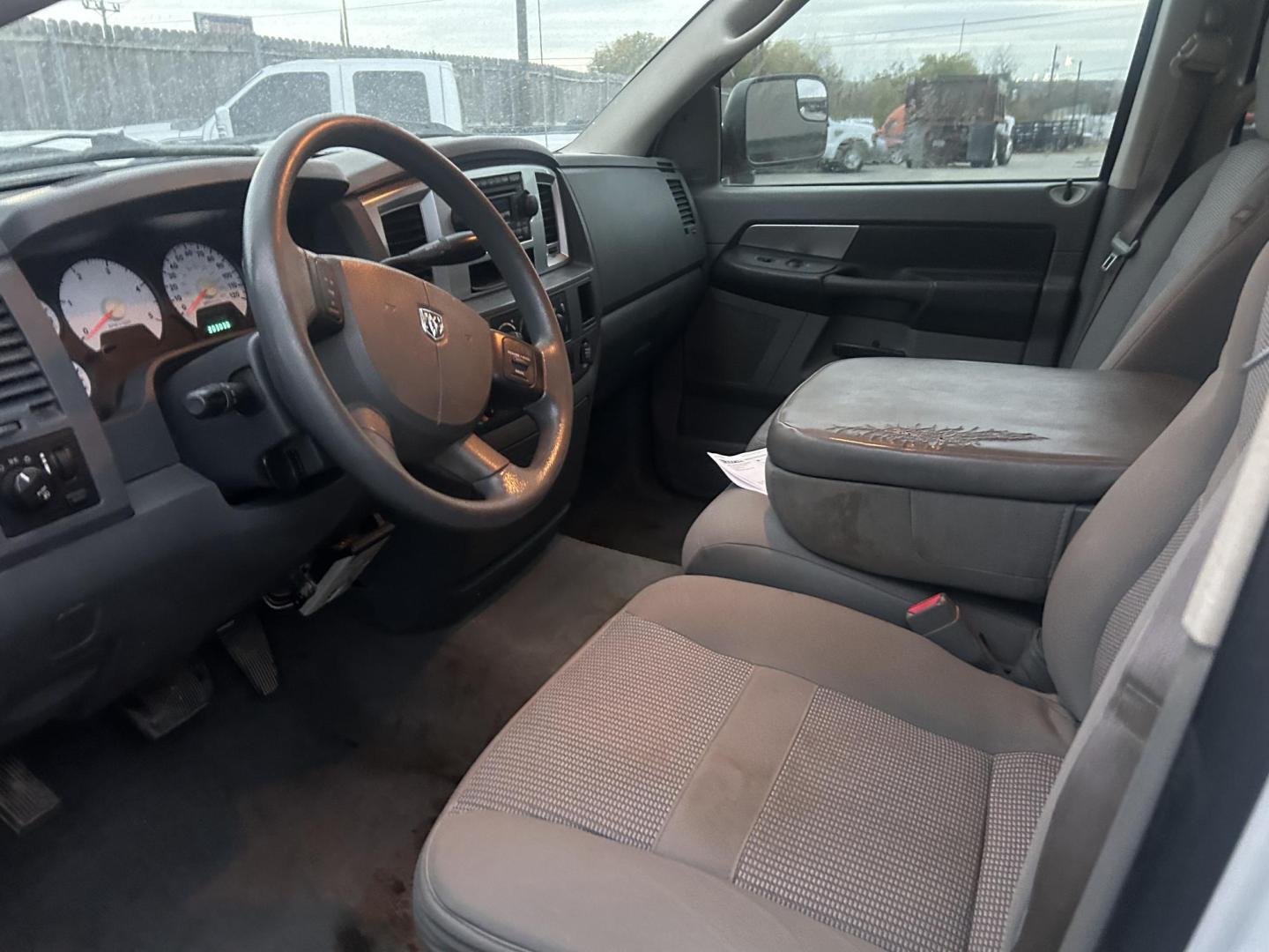 2009 White Dodge Ram 2500 Laramie Quad Cab LWB 4WD (3D7KS28L29G) with an 6.7L L6 OHV 24V TURBO DIESEL engine, located at 1687 Business 35 S, New Braunfels, TX, 78130, (830) 625-7159, 29.655487, -98.051491 - Photo#9